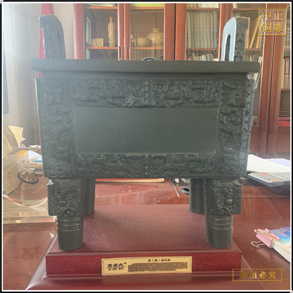 3.三足銅鼎雕塑鑄造廠.jpg 3.三足銅鼎雕塑鑄造廠.jpg